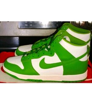 Size W -12 -M -10.5 Nike Dunk High Chlorophyll Worn Once Excellent Condition